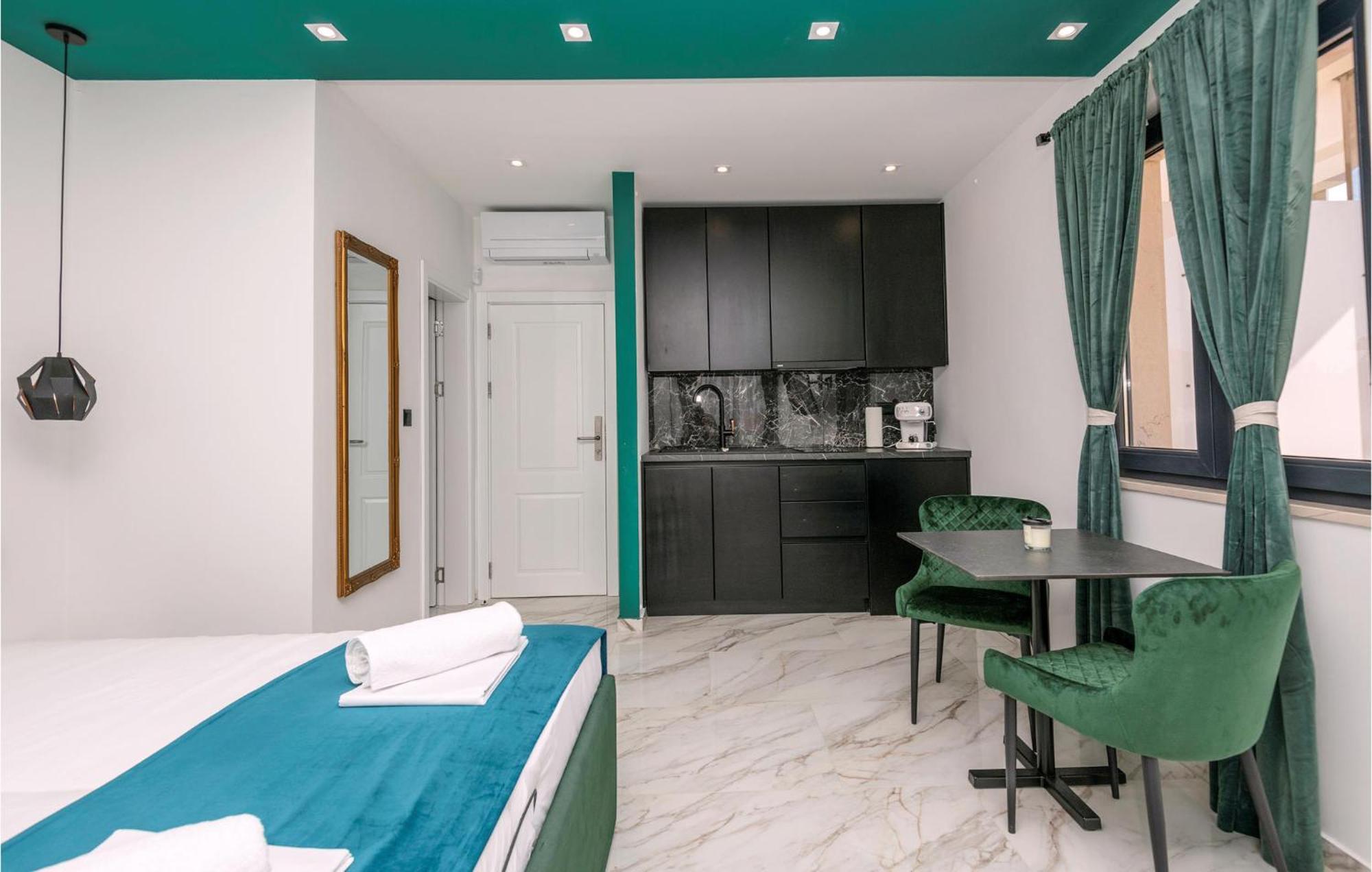 Awesome Apartment In Makarska With Wifi Zewnętrze zdjęcie