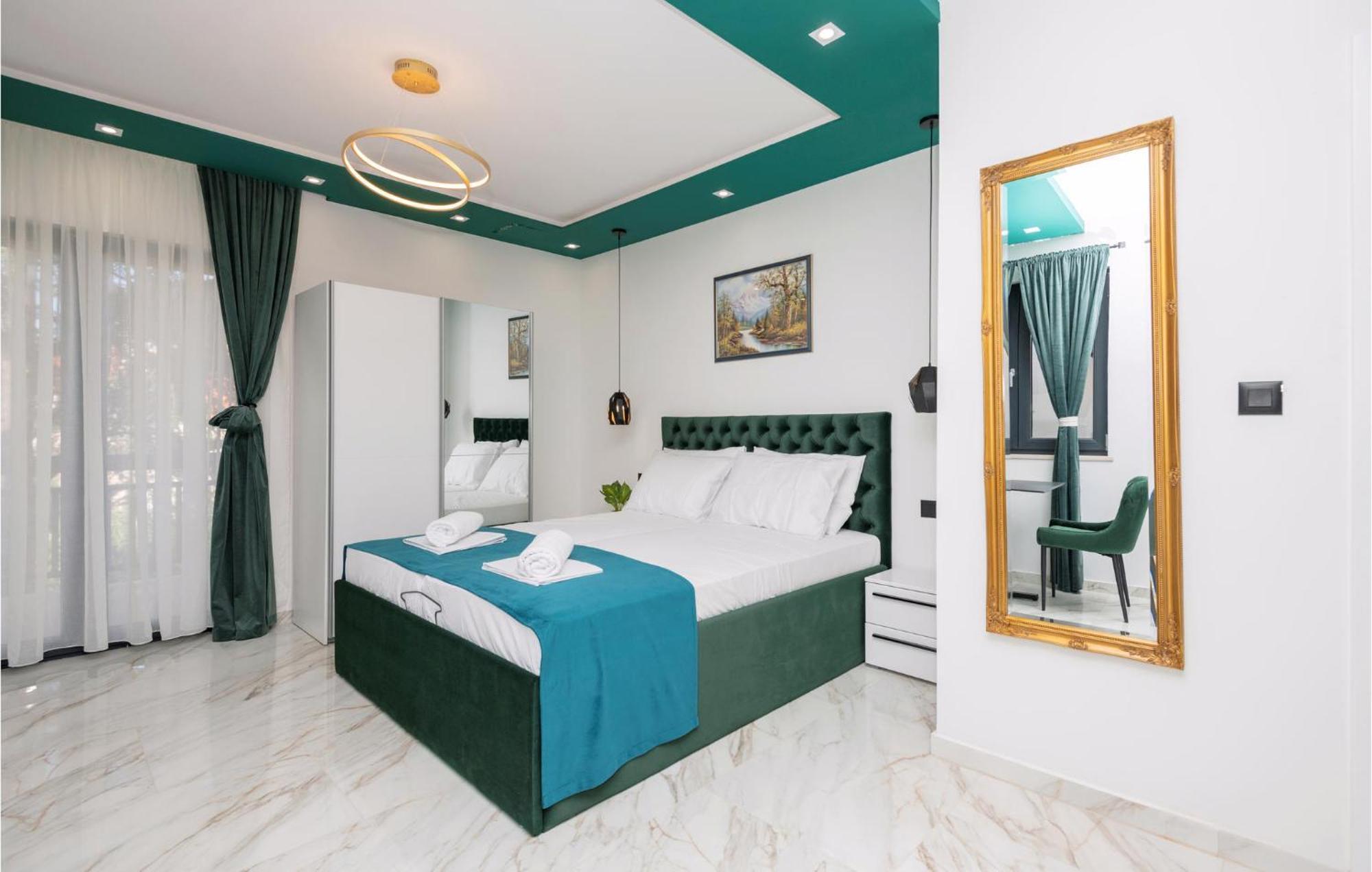 Awesome Apartment In Makarska With Wifi Zewnętrze zdjęcie